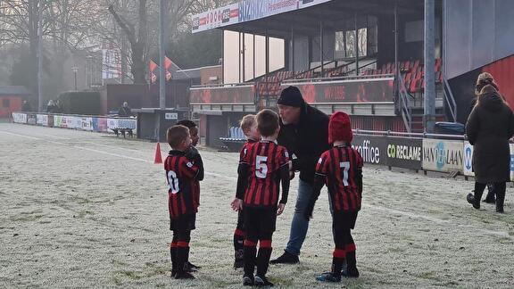 🔴⚫ Jo7 wint beide wedstrijdjes op bevroren veld.