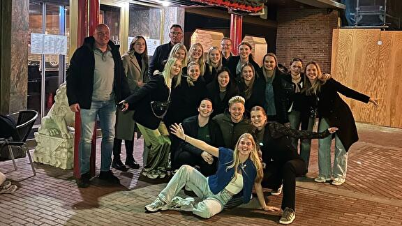De meiden van VR1 hebben een gezellige avond gehad bij Indrapoera